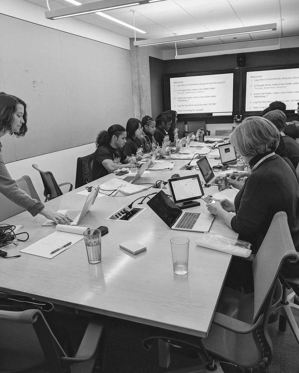 birkcreative's tweet photo. #WhyWeWork We pride ourselves on making meaningful connections. These @cs4allcps students from @wyhs and @SimeonNation are coding towards the @ChiEliteClassic @BirkCreative @Google @ArielFunds #GoogleDigitalCoaches #ChicagoEliteClassic #BirkCreative https://t.co/tBqg2FiakT