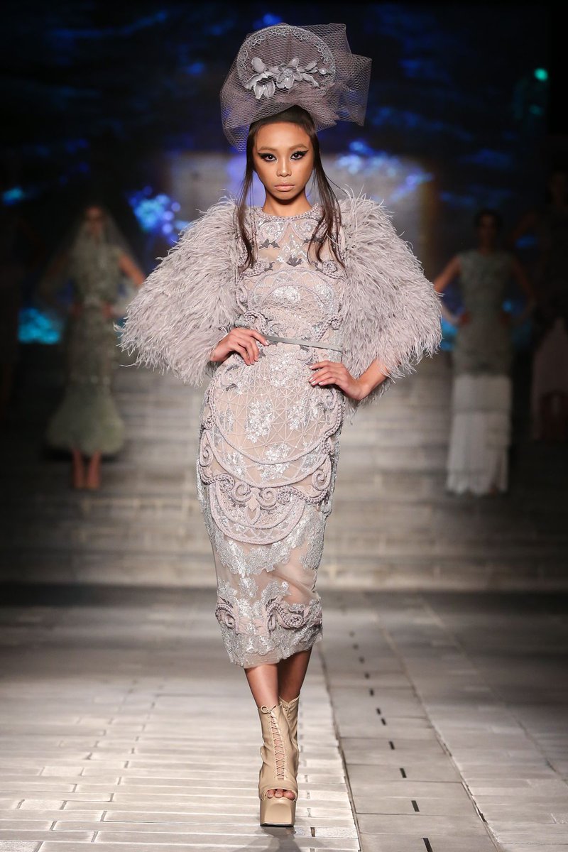 Fernandez0690's tweet photo. The international model 👸

#MAYMAYForAmatoAFW2018 
Arab Fashion Week https://t.co/5ZTEFQmliG