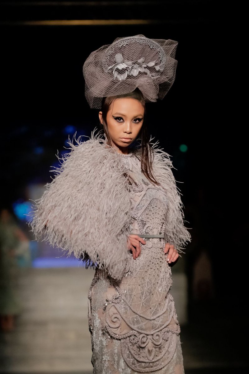 Fernandez0690's tweet photo. The international model 👸

#MAYMAYForAmatoAFW2018 
Arab Fashion Week https://t.co/5ZTEFQmliG