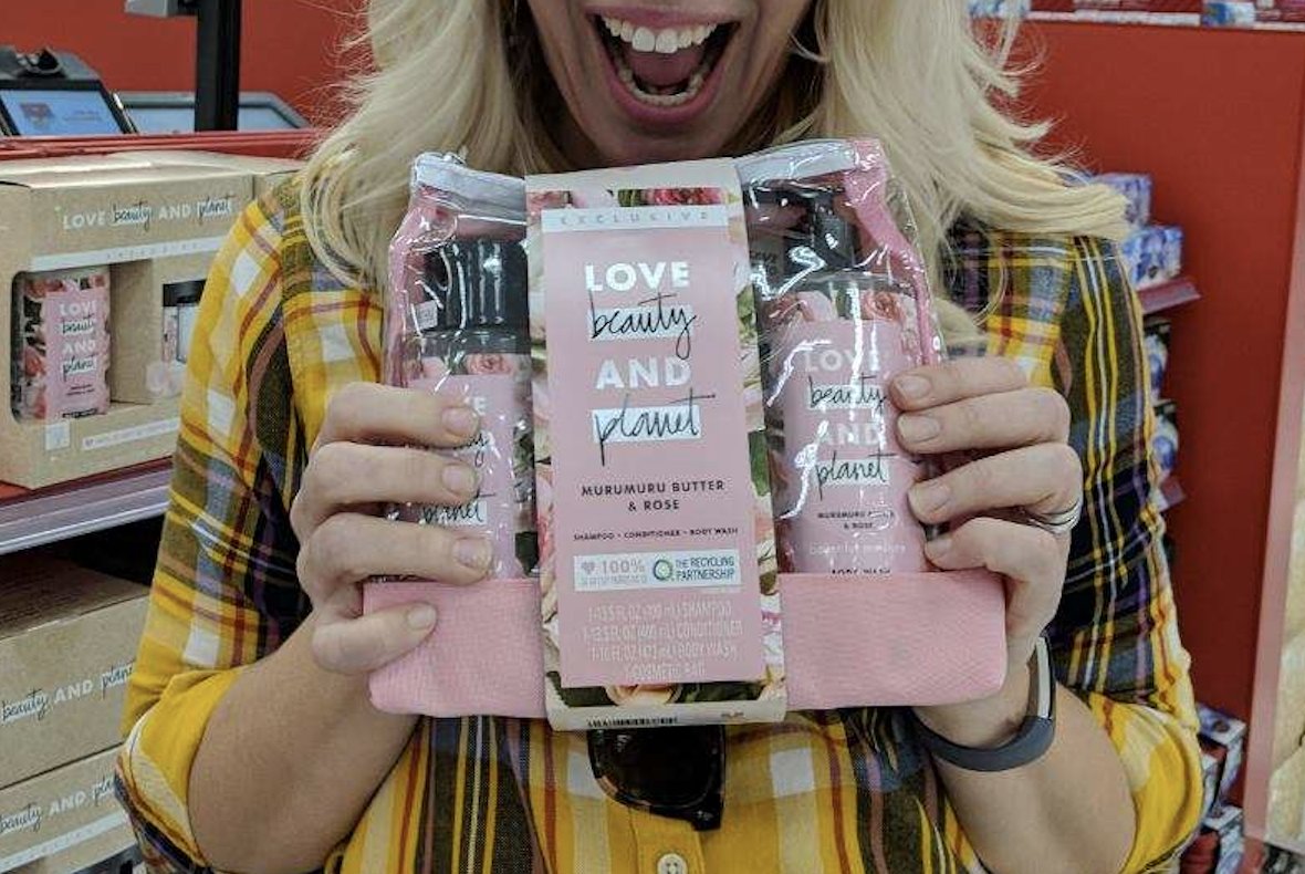 RECYPartnership's tweet photo. Woot! Woot! 100% of proceeds from @beautyandplanet holiday gift sets go to @RECYPartnership. And now you can get 2 for 1 @Target for #BlackFriday. TY @beautyplanet &amp; @Target for helping transform #recycling for good to create a healthier planet. https://t.co/sVPoReUS0D https://t.co/gghO29f5FH