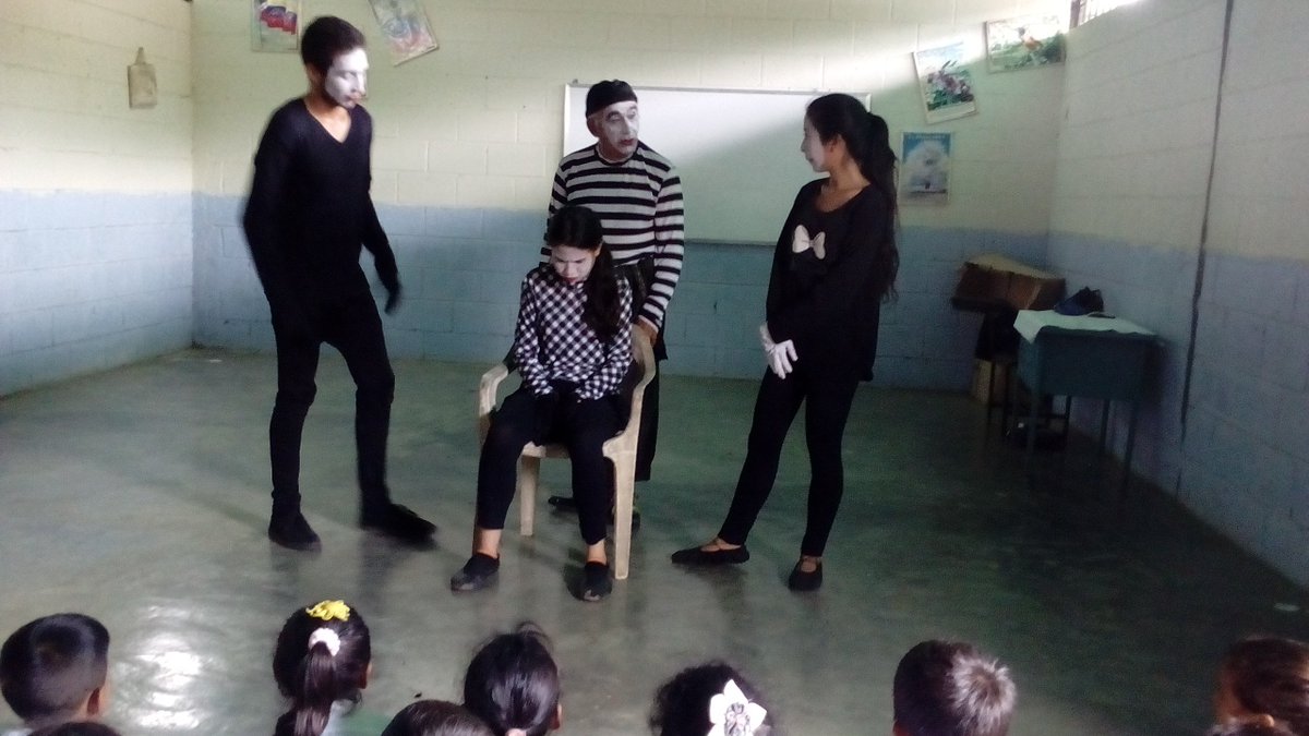 PortuguesaSdhc's tweet photo. #SDHC @PortuguesaSdhc || #21Nov Se realizo Actividad con los niños de la Esc. de Paso Flores con el instituto Nacional de Cultura y el MSV de la Mano de la #SDHC dirigido por la Prof. @arelisorta siguiendo lineamiento del Gobernador del Estado @rafaelcalles #PortuguesaPotencia https://t.co/h6a3i3K9vP