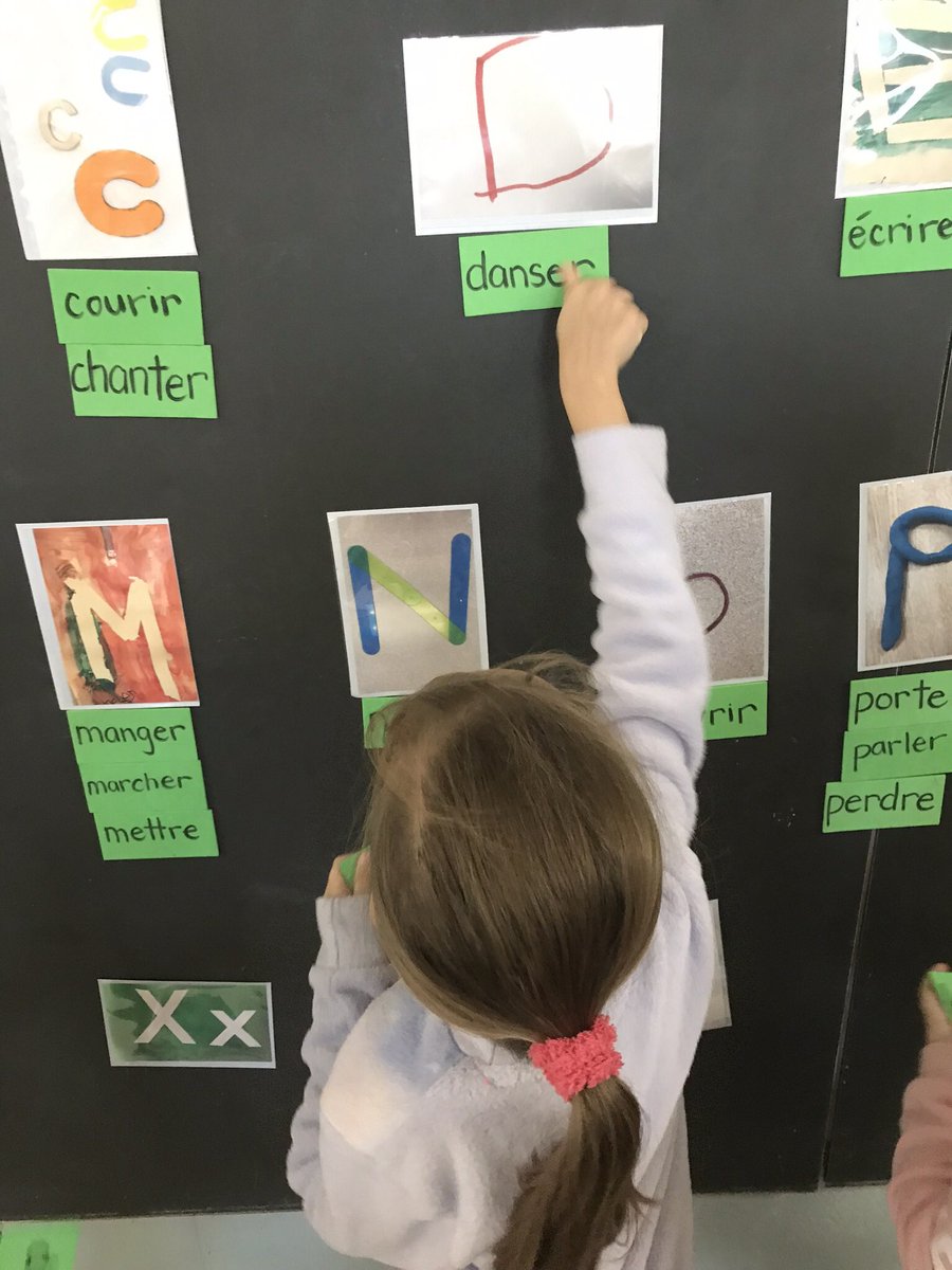 mllemclaughlin's tweet photo. Having fun with our magnetic word wall! We take on and off letters and words to practice #frimm #lkdsbfsl #sjm #engaged #lesactions https://t.co/0Ix2FEyyPL