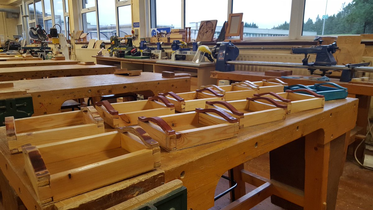 TMC_MWT_CS's tweet photo. 2nd Yr Woodwork completing their tray project with laminated handles.. great effort #lamination #dovetails https://t.co/gWQKbjsT1J