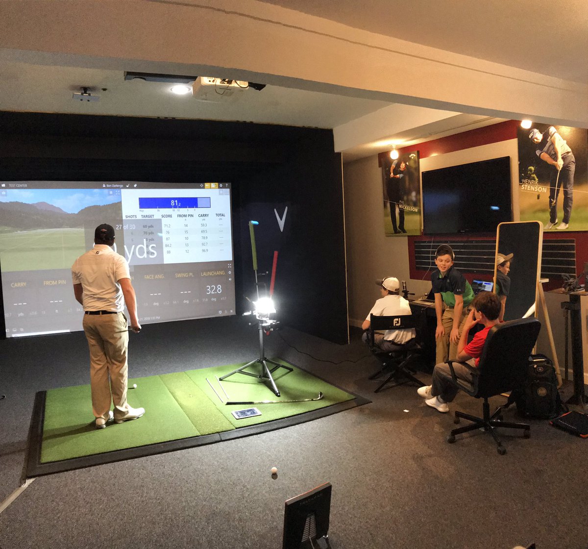 GolfCrusaders's tweet photo. These guys putting in hard work! Learning the numbers, cause and effect! #trackmancombine https://t.co/Q8gY6ZT1ct