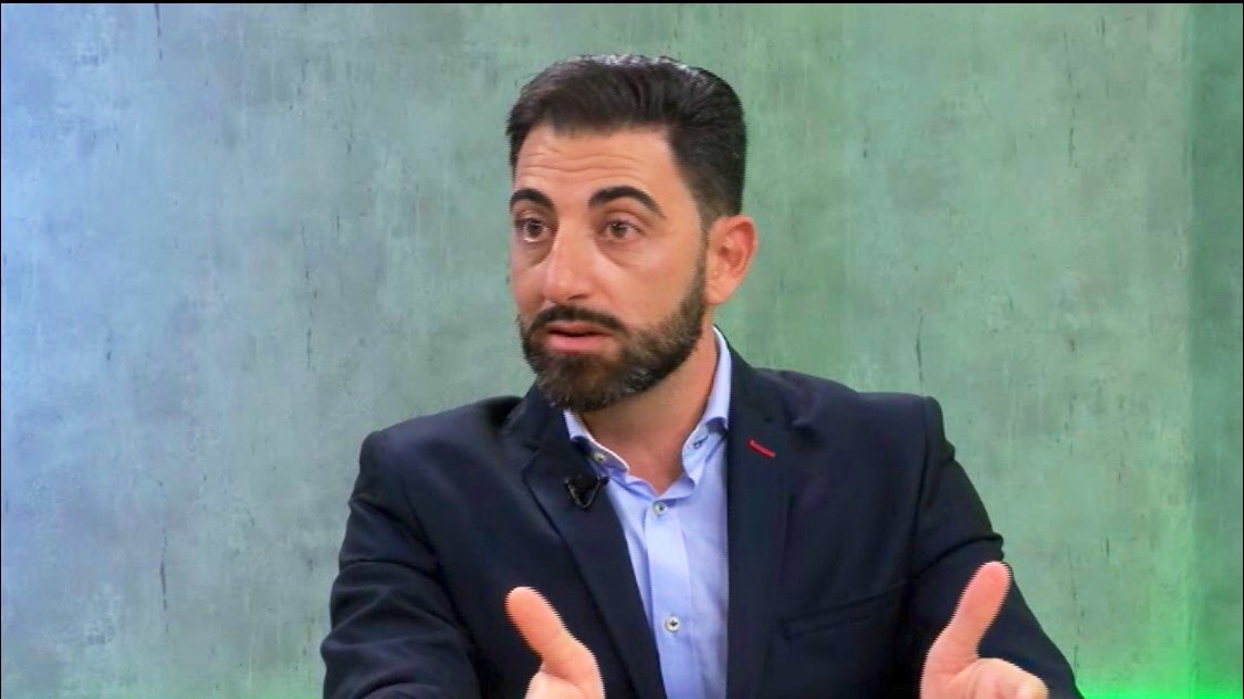 JuanGomezNarros's tweet photo. Dámaso Aparicio: '"En la próxima legislatura recuperaremos el Casco Histórico y lucharemos por conseguir la construcción de la CV95 y CV91" #ElTermómetro #TVVB #SeguimosTrabajando https://t.co/K7IQ5fF7lk