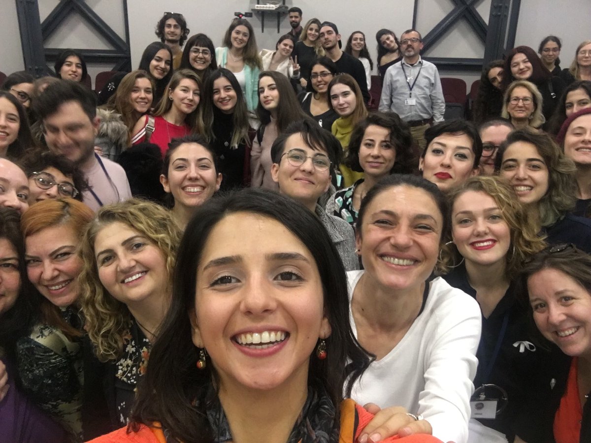 GulsumKav's tweet photo. Bugün Kadir Has öğrencileri, hocaları, çok iyi bir örnek yaratan rektörü ve aslında salon dolusu kadın mücadelesi azmiyle buluştuk. Herkesin eline sağlık. https://t.co/OjDgnIlZrS