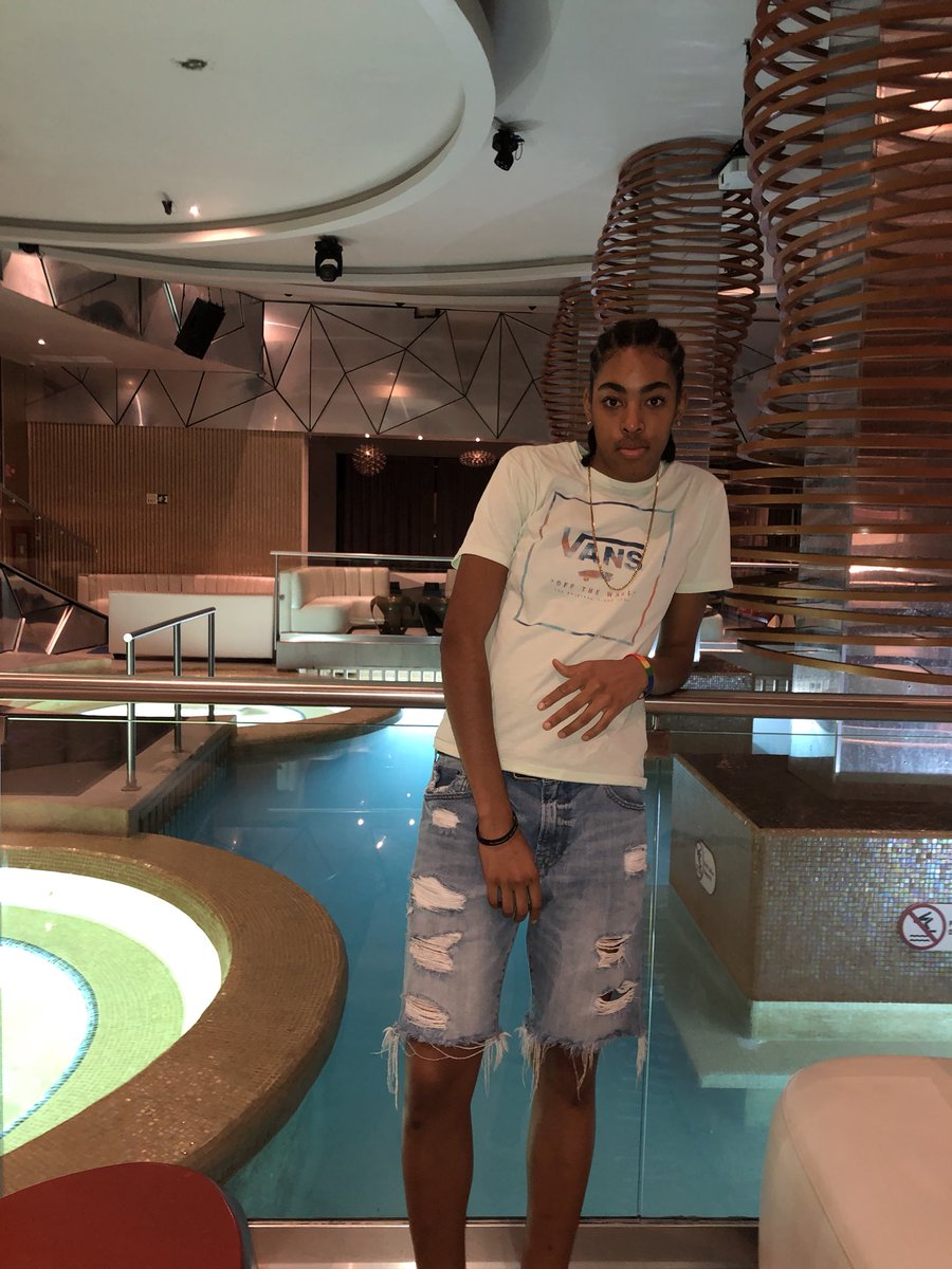 1Deuce0's tweet photo. Oh I’m livin baby 🌊 https://t.co/wsGMLr8E60
