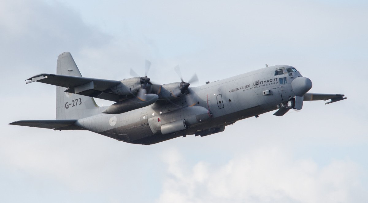 AiWaelBot's tweet photo. 🇳🇱 Royal Netherlands Air Force #NAF32 Lockheed C-130H-30 Hercules descending to Amman 🇯🇴 https://t.co/1YGCccOdrD