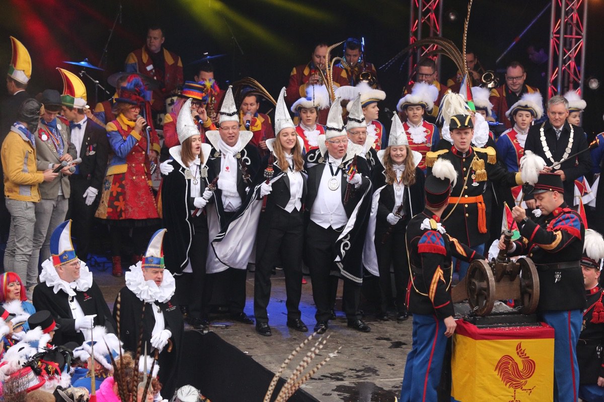 jocusvenlo's tweet photo. 📸🎉❗️Nog hiél efkes truuk nao Elf van Elf en Jocus Jubel Gala Prônkzitting. Bekiék de foto’s in de Jocus-app en op ôs thoésblaad ➡️
#jocusisjäörig #venlo #jocus16x11 #elfvanelf #jocusvitae #pronk18 #jocus #vastelaovend https://t.co/UW84hPslaC
