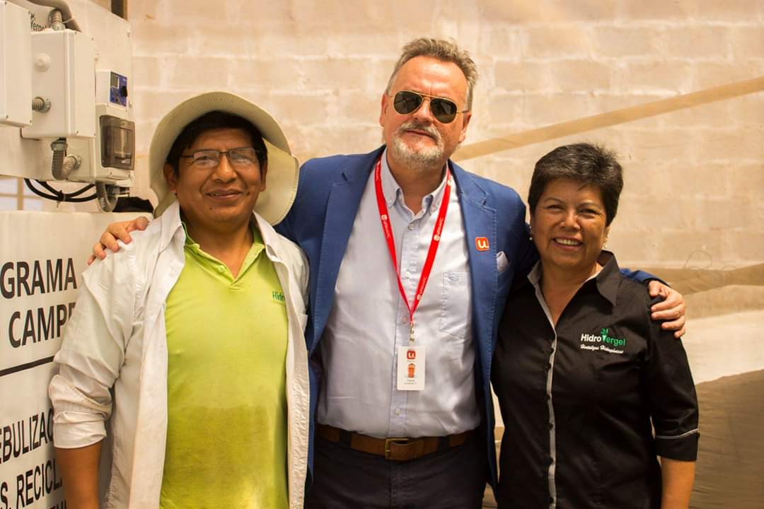 Nos encontramos junto a Dolores Jiménez, Pdta. de Asgralpa, Felipe Gutiérrez, Gerente Zonal Segunda Región <a href="/Unimarc/">Unimarc</a> y nuestro Seremi <a href="/gcastrocortes/">Gerardo Castro</a>; en los invernaderos de Altos La Portada cerrando acuerdos que nos acercan al sueño de dar #SeguridadAlimentaria a nuestra región!