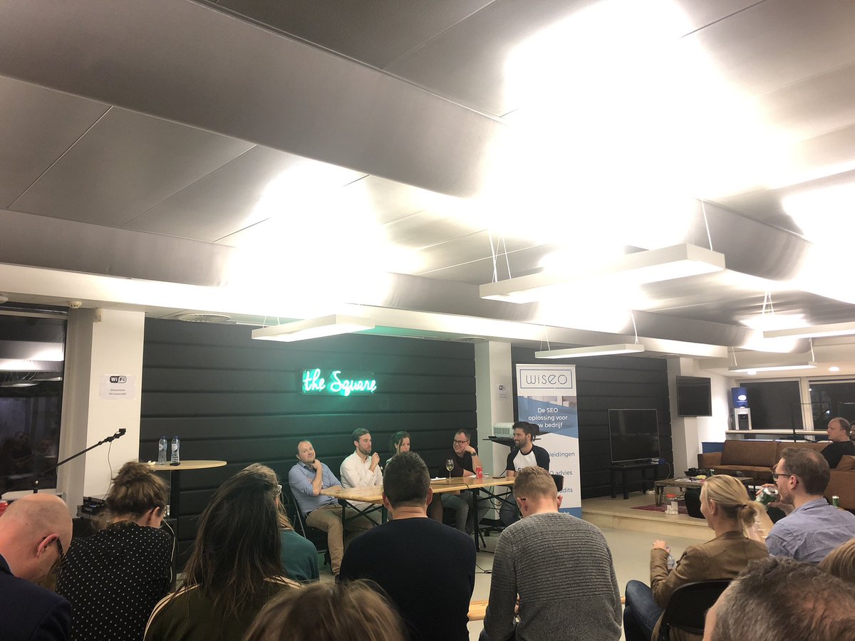 JvBergeijk's tweet photo. Mijn Twitter maar weer eens nieuw leven inblazen tijdens de #SEOBenelux. Nu de laatste ronde: het panel met onze eigen Karen. https://t.co/M3VcaWrh7S