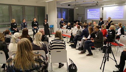 MehtoTiina's tweet photo. #HRCosmossHH verkostotapahtumassa pohdittiin, mikä on HR:n rooli tulevaisuudessa @HAAGAHELIAamk Kiitos mielenkiintoisesta paneelista: @thelappis @mmurtomaa @meseppa #agile #AI #robotics #chatbots #servicedesign #HRanalytics #humanity #creativity #educationalcooperation https://t.co/UimMOJBnpX