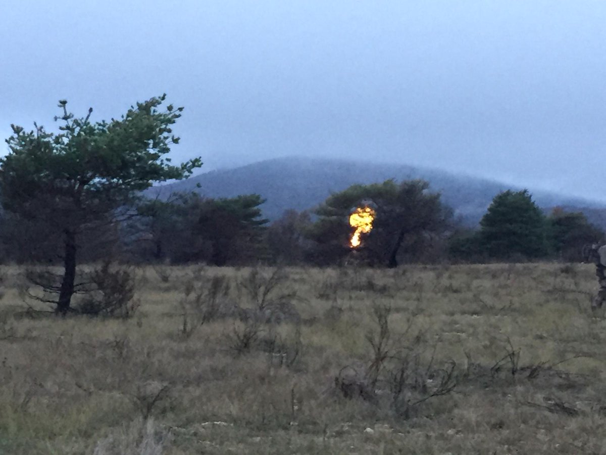 COM6BLB's tweet image. [Combat interarmes] Faire la différence en combinant les effets des armes d’appui (génie, artillerie): aujourd’hui au #3RAMa, les capitaines infanterie, cavalerie et ALAT travaillent avec les #Bigors le dialogue interarmes pendant que les chefs de section règlent les tirs mortier