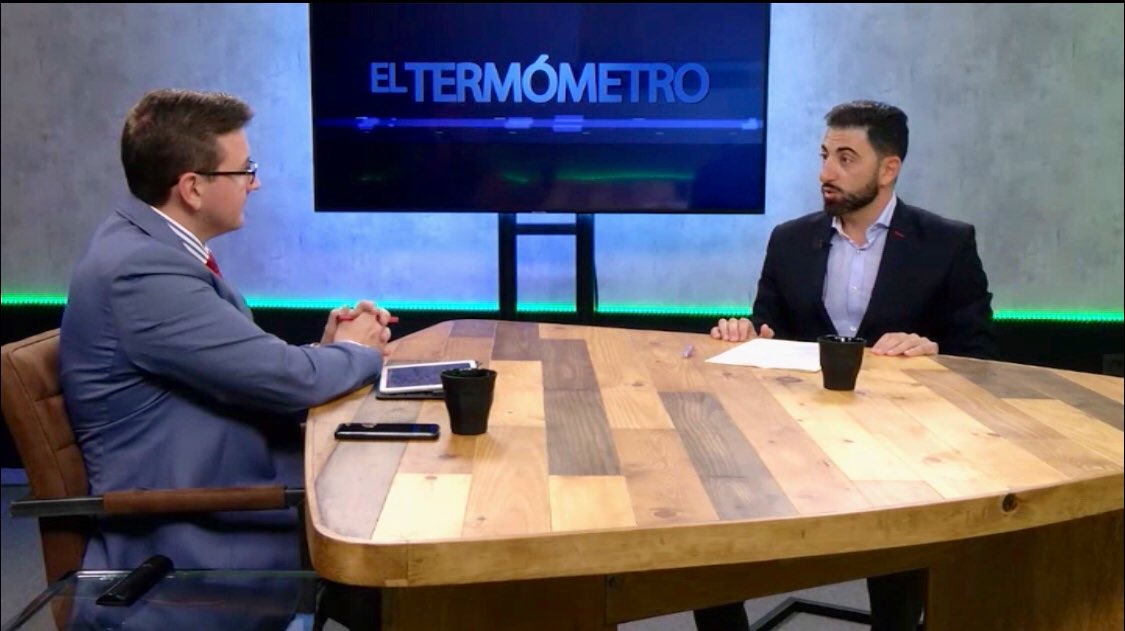 PPOrihuela's tweet photo. Dámaso Aparicio: '"El PSOE quiere acabar con el trasvase Tajo - Segura. En cuanto han podido  nos han recortado el suministro de 20 a 7,5 Hm3" #ElTermómetro #TVVB #SeguimosTrabajando https://t.co/9uEblkiCvn