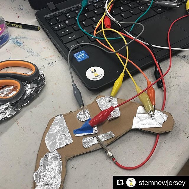 edtechbobby's tweet photo. Game controller makey makey project #makeymakey #gamecontroller #gaming #gamedesign #videogames #programming #coding #technology #stem #stemkids #stemnj #stemnewjersey #edtech #makered https://t.co/ipq03ZvHfL https://t.co/Sq3Elzzsva