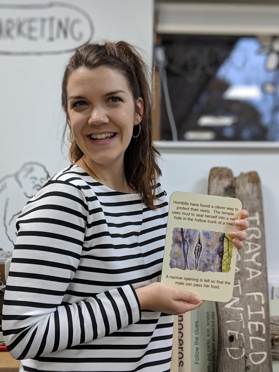 roseandimza's tweet image. Behind, sign mania in full swing