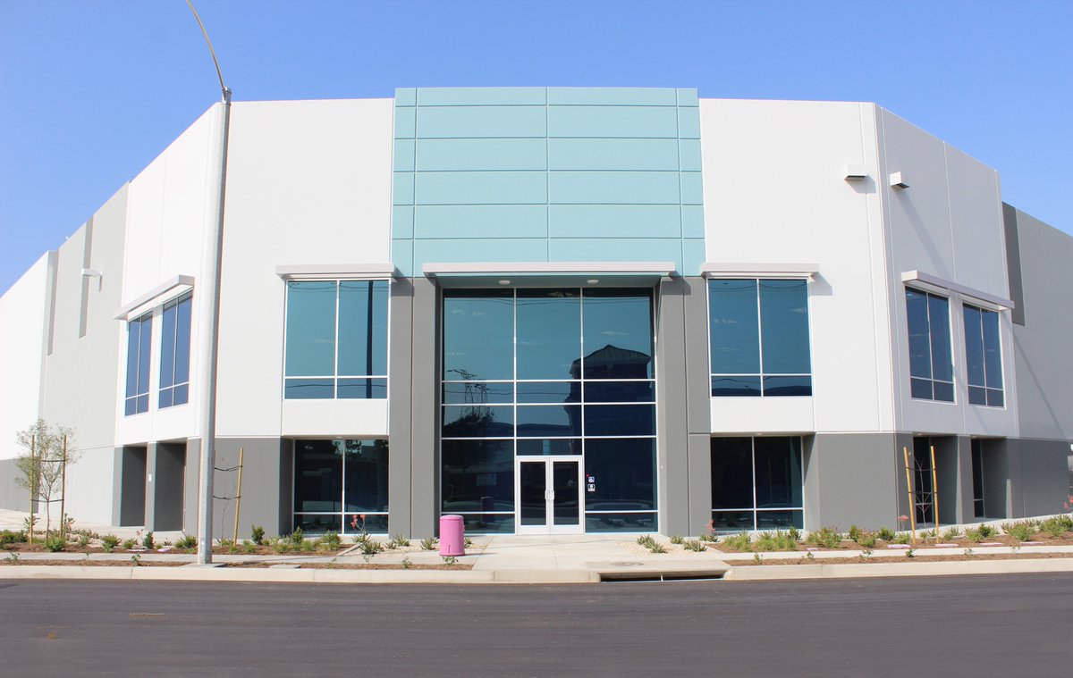 FullmerCo's tweet photo. Fullmer recently completed Chino Hills Commerce Center a 100k sf #industrial warehouse located near the 71 freeway in Chino Hills, CA. The building was strategically placed on a triangular corner lot creating a remarkable design. Check it out! https://t.co/KjMQimHcdE https://t.co/x1zUNTKrww