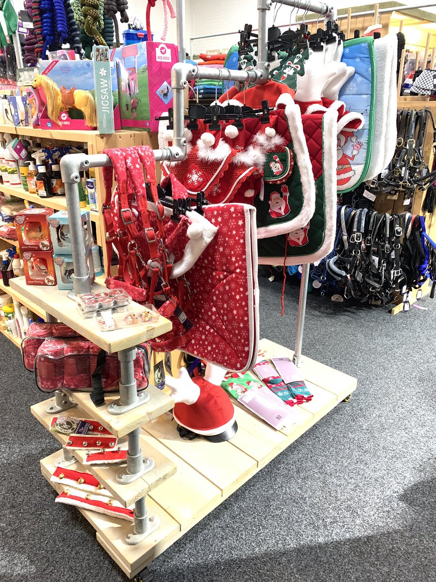 Lekker #kerst shoppen voor je #paard #pony of #shetlander
in #capelle bij  horseshopinternational.nl/collecties/ker…