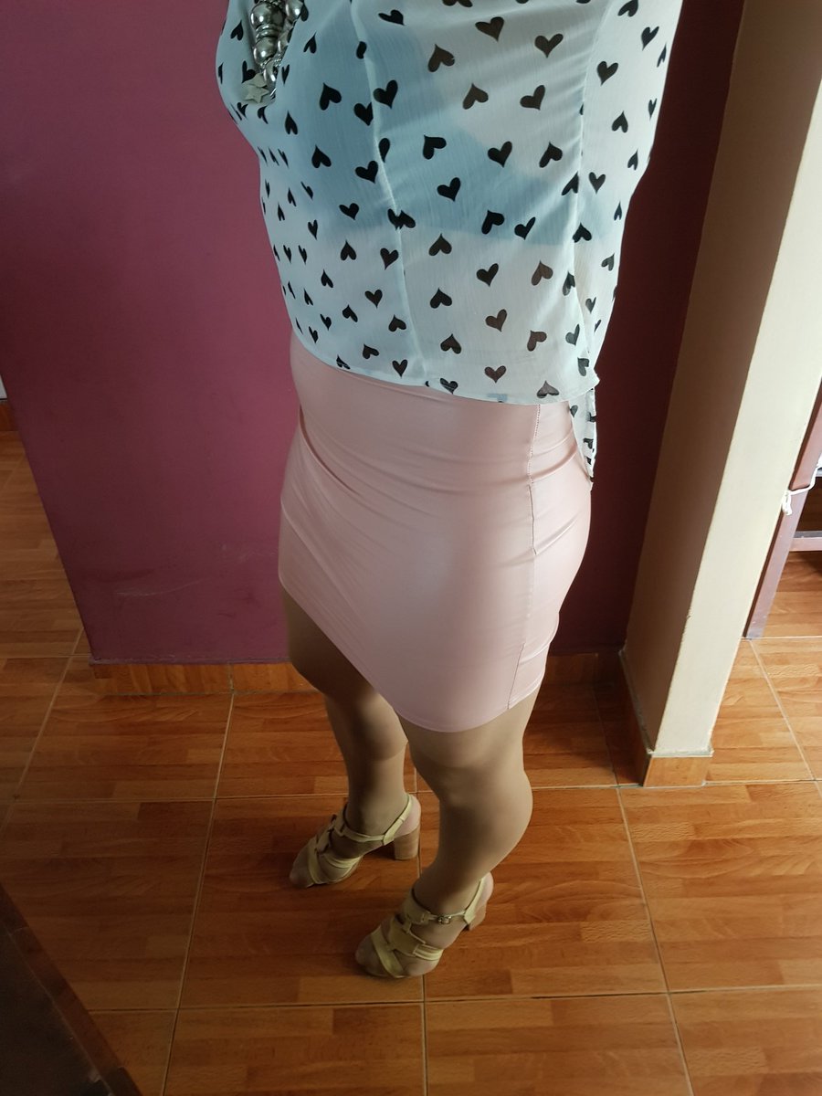 cd_florencia's tweet photo. #Crossdresser... #Pantyhose... #Legs... #Crossdressing... #MiniDress... #Engomada... https://t.co/nVmdkeTkYs