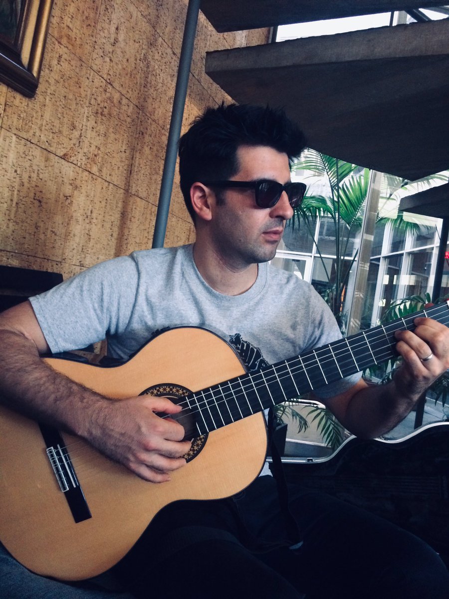 Tabaré Leyton (@tabareleytonuy) on Twitter photo 📻 En minutos estaremos tocando en vivo en <a href="/AlPanPan690/">Al pan pan</a> por <a href="/RadioSarandi690/">Sarandí 690</a>. Es un placer siempre visitar a nuestros amigos <a href="/jaimeclara/">Jaime Clara</a> y <a href="/pugliainvita/">Sergio Puglia</a>. #prensa #salahugobalzo <a href="/AuditorioSodre/">auditoriosodre</a> <a href="/bizarrouruguay/">bizarro ®</a> 📻 En minutos estaremos tocando en vivo en <a href="/AlPanPan690/">Al pan pan</a> por <a href="/RadioSarandi690/">Sarandí 690</a>. Es un placer siempre visitar a nuestros amigos <a href="/jaimeclara/">Jaime Clara</a> y <a href="/pugliainvita/">Sergio Puglia</a>. #prensa #salahugobalzo <a href="/AuditorioSodre/">auditoriosodre</a> <a href="/bizarrouruguay/">bizarro ®</a>