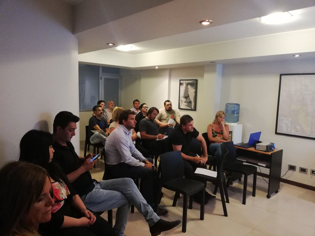 InvolucrateArg's tweet photo. Vivimos una nueva actividad donde todos fueron protagonistas. 
Seguimos brindando herramientas a aquellos que desafian a los pronósticos y se animan a emprender. 
Gracias al Contador Público Nacional Gabriel Callejón y a la especialista en Marketing Amaru Martín✔️ #INvolucrate https://t.co/rmp2uULAJG