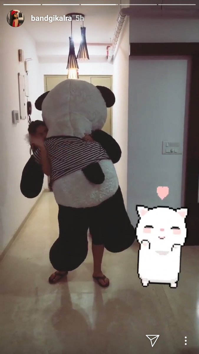 rainynights61's tweet photo. Awwβ€β€β€β€
@sharma_puneesh gifted this adorable teddy to @BandgiK β€β€
Love to see them like thisπππ
God bless you bothππ
(I think it's a pandaππππ)
#PuneeshSharma #BandgiKalra #PunGi #BuNeesh β€ https://t.co/nYkSMGPhPn