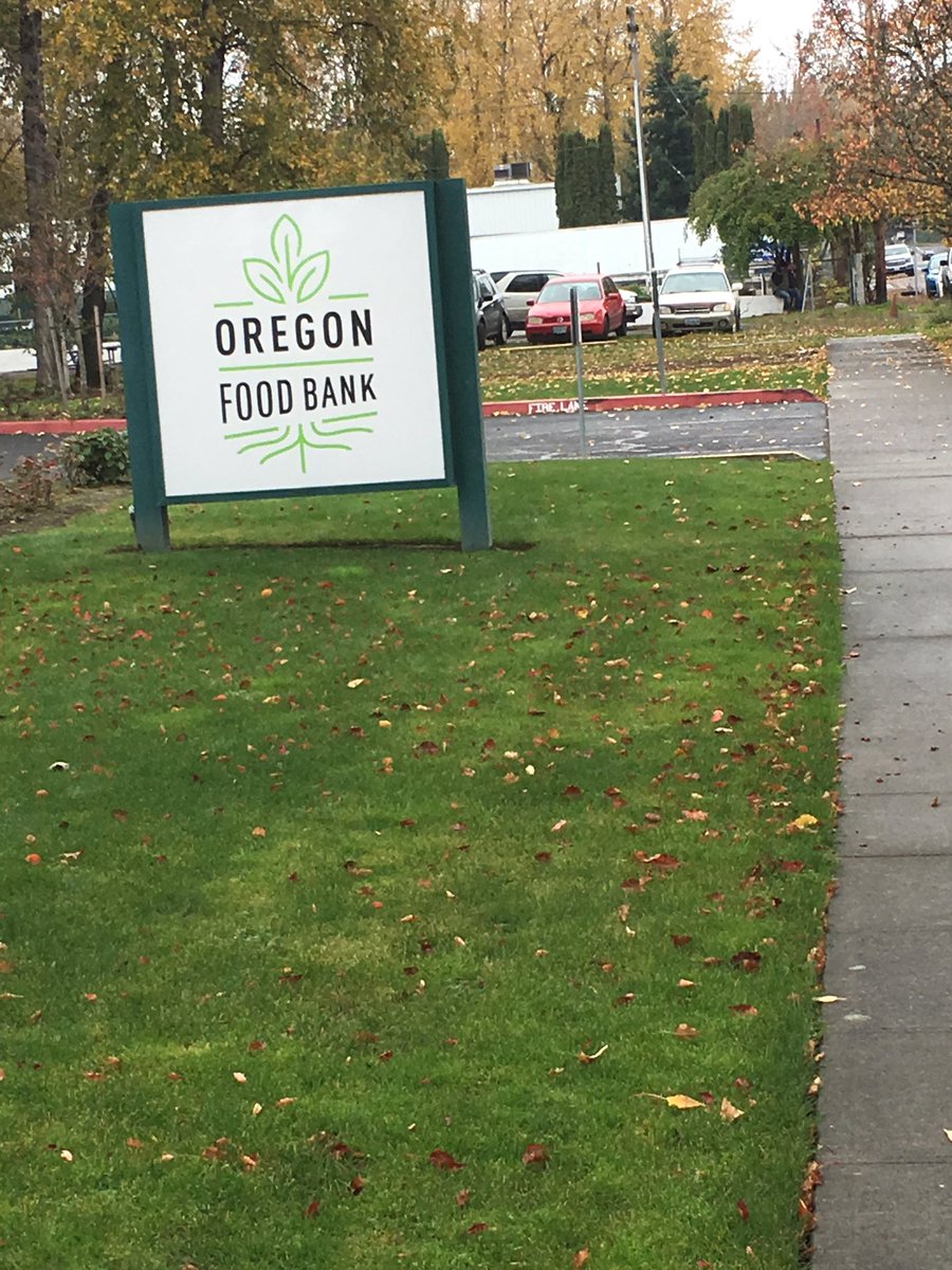 JimNeiderhauser's tweet photo. Great day at the @oregonfoodbank serving alongside Mecca and Charlie! Fun to hear their stories and their reasons for why they stay plugged in. Keep doing great work, you just never know how many lives will be impacted by the work this organization continues to do. #soleservice https://t.co/Yub4sGMYuE