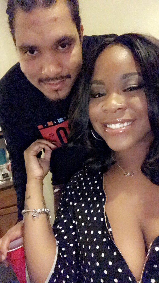 thefemalereg's tweet photo. Looking like some real parents 😂🤷🏽‍♀️ #HeyBabe ☺️😍 #MommyTo.1.5 #DaddyTo.2 https://t.co/Xv22eb2Ey7