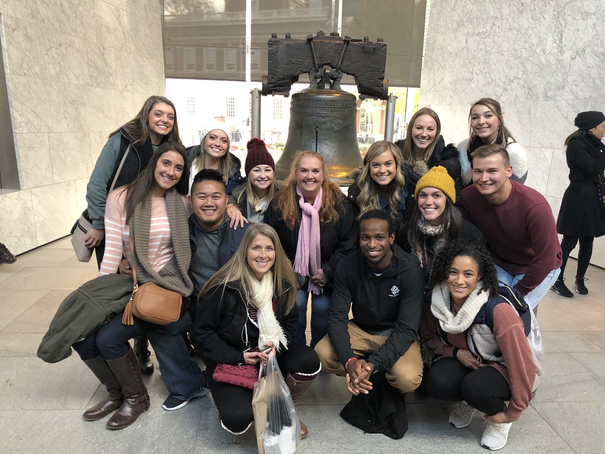 VarsitySpirit's tweet photo. Exploring Philadelphia 🙌🏼 #VarsityPhilly https://t.co/p51YTsRJd1