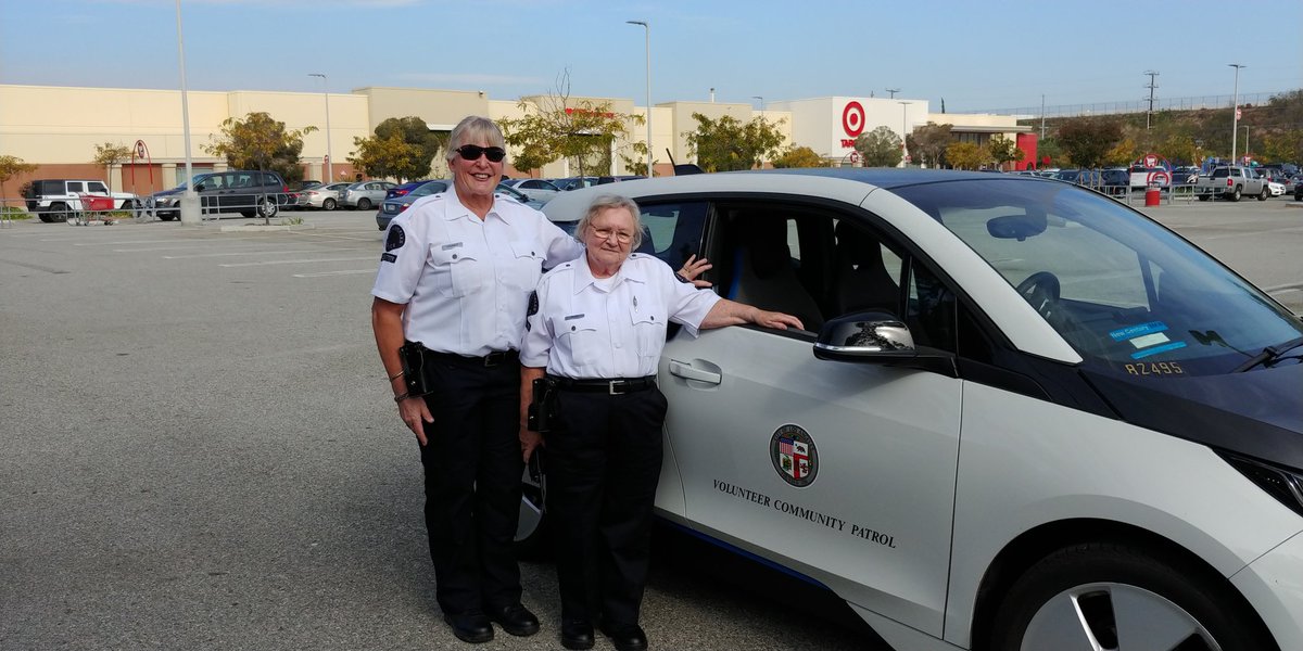 The ladies of Harbor Area HCOP on their first deployment. Happy Holidays. <a href="/lapdgespinoza/">Commander Gisselle Espinoza</a> @LAPDEnsley <a href="/OfficerPag/">Officer Pagulayan</a> <a href="/Harbor_SLO1/">Adriana Bravo</a> <a href="/fiveslonua/">FiveSLO_Nua</a> <a href="/CatherinePlows/">Sergeant Plows</a> <a href="/LAPD_DennisKato/">Deputy Chief Kato</a>
