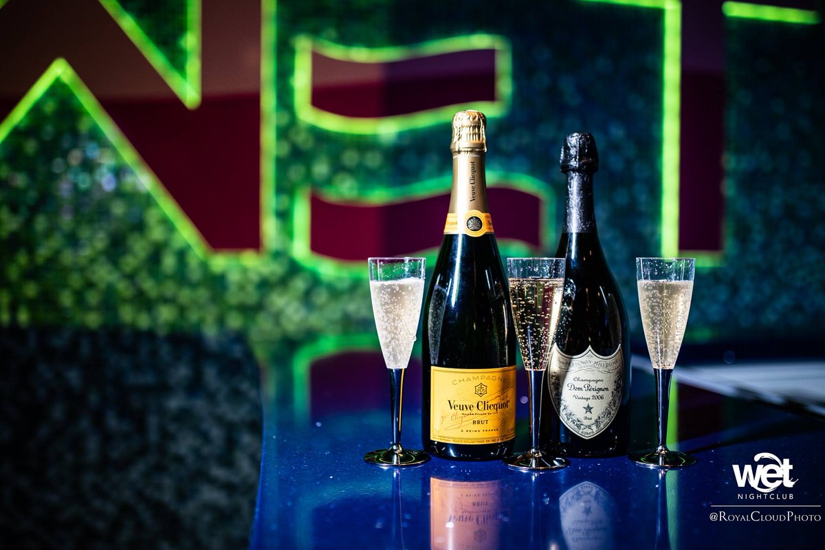 GetWetUltraPool's tweet photo. Sippin’ bubbly, feelin’ lovely…care to join? 🍾 https://t.co/y6Q9SW31AJ