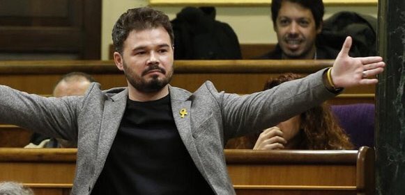 No soy de escribir mucho, pero esta persona en mi país sobra, lo que menos necesitamos en España es políticos como él.