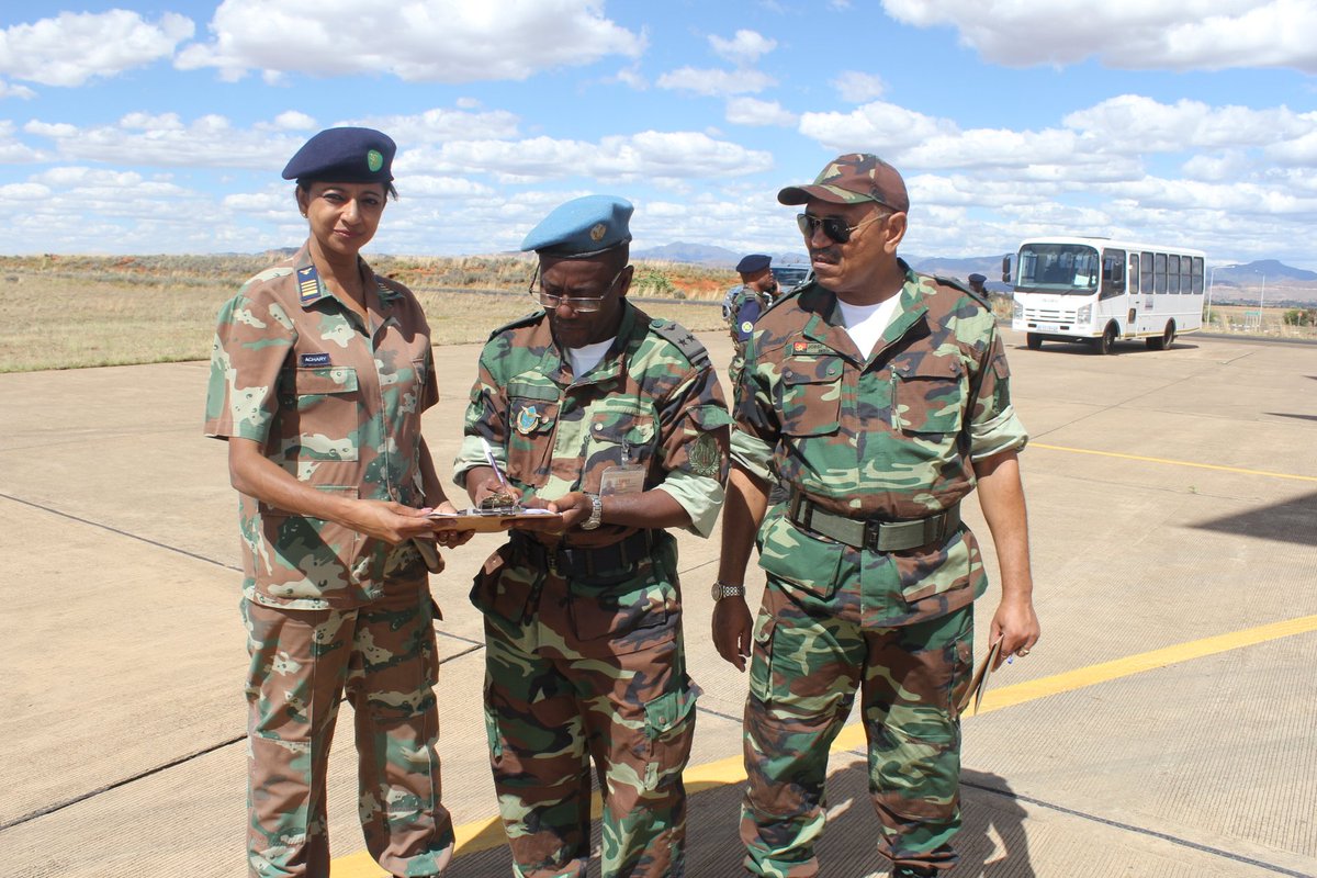 SADC_News's tweet photo. Today, 21/11/18, Senior Angolan Army officers returned SADC assets to col. Kantha Achary on behalf of SADC ES @DrTaxs in preparation to return to Angola following the closure of #SAPMIL Mission in #Lesotho @sardcnet  @BWGovernment @southerntimesa https://t.co/0TYDDlog9G