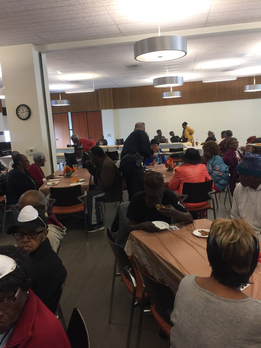 SFPDCares's tweet photo. It's so important to take care of our elders. #SFPD officers assisting in feeding our community senior citizens for the holidays. #safetywithrespect #sfpdcares https://t.co/QQsFVvtBIK
