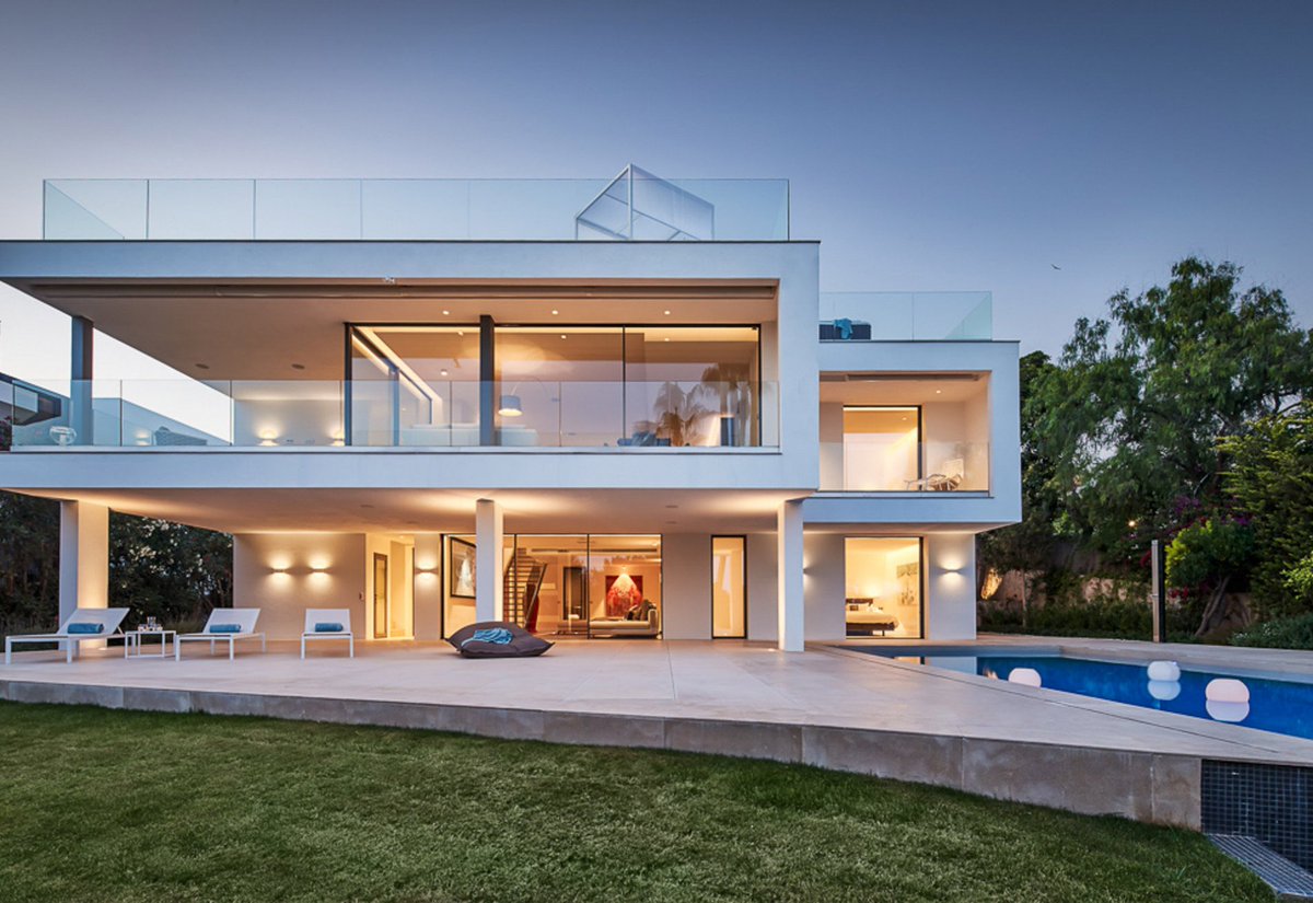 mallorcasite's tweet photo. #MallorcaSiteProperty Infinity pool, rooftop terrace, home cinema or sound system of Bower Wilkins are some of the many luxuries that this villa offers. 📸 @mallorcolor REF. 50671 https://t.co/xJbEhHzkl6 #Mallorca #RealEstate https://t.co/M9JMagpY9D