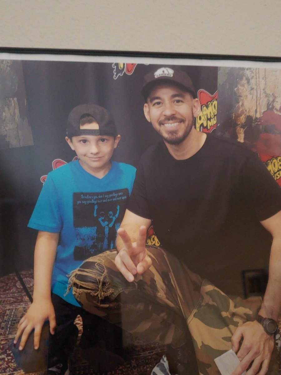 JLMartinez2019's tweet photo. @OutbreakPresnts @mikeshinoda my IG is private. i got to see mike 3x this tour! At Amoeba, Identity LA and Dia De Los Deftones. My son Jay and I got to meet him once. So thankful for this tour! #outbreakpresents #mikeshinoda #posttraumatictour
@mari0velle @MyAngelChesterB https://t.co/L9z2FcCO8F