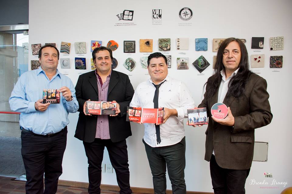 SangreNomade's tweet photo. TENEMOS EL DISCO FÍSICO EN NUESTRAS MANOS y estamos muy felices.
Gracias a los productores, ingenieros y artistas internacionales que participaron. Prensa por @queledigoOk en @Continental590 / #diseño de packaging y #comunicación en #Spotify y #Youtube por @francohenrich https://t.co/mcDRzaYxAS