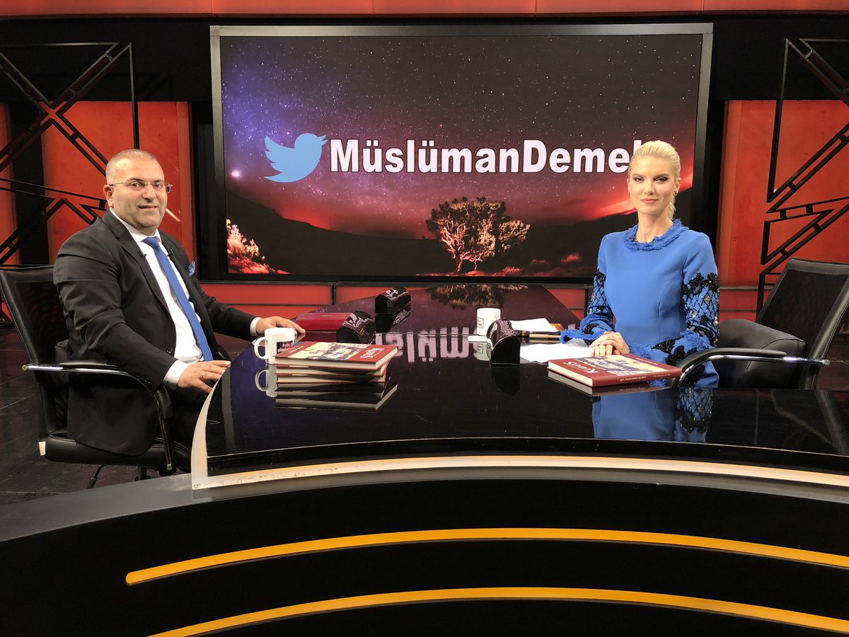 Yerlerimizi aldık. Başlıyoruz. #MüslümanDemek etiketini kullanıyoruz. Tweetlerinizi bekliyoruz.