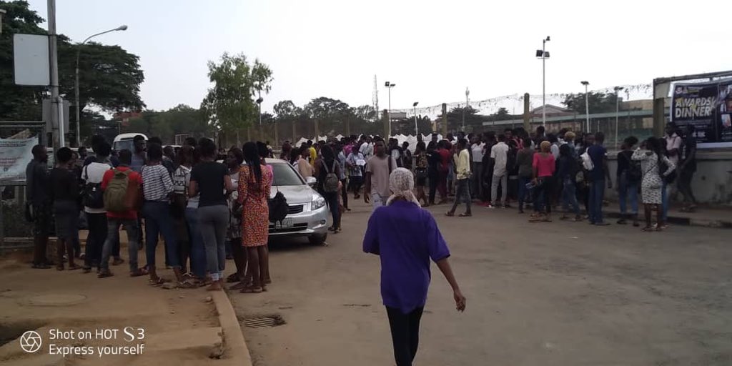 heisoluu's tweet photo. BAM department... Yabatech Students in serious fight with a lecturer... WE WANT PEACE. #yabatechconnect #yabatech # https://t.co/5gDQrVk1VN