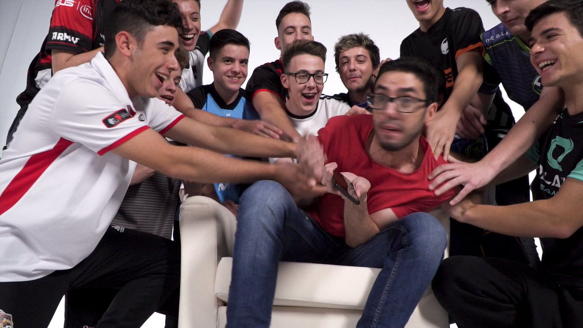 🙌Sorteo de emotes🙌

Señores trolls, es vuestro momento de hacer memes!! Sacad vuestra imaginación a pasear!

Requisitos: 
- Comentar con una frase que represente esta imagen como meme.
- RT + follow

Ganador: Domingo 25 (Vía Paypal)