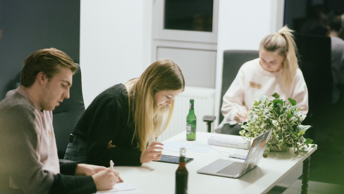 Heute ist unser Office schön voll - wir haben das #UX #testessen mit 60 Leuten bei uns zu Gast. Danke <a href="/Testessen/">Usability Testessen</a>  - sehr spannender Abend! #uxdesign #Usability  #s24 #wohnklamotte