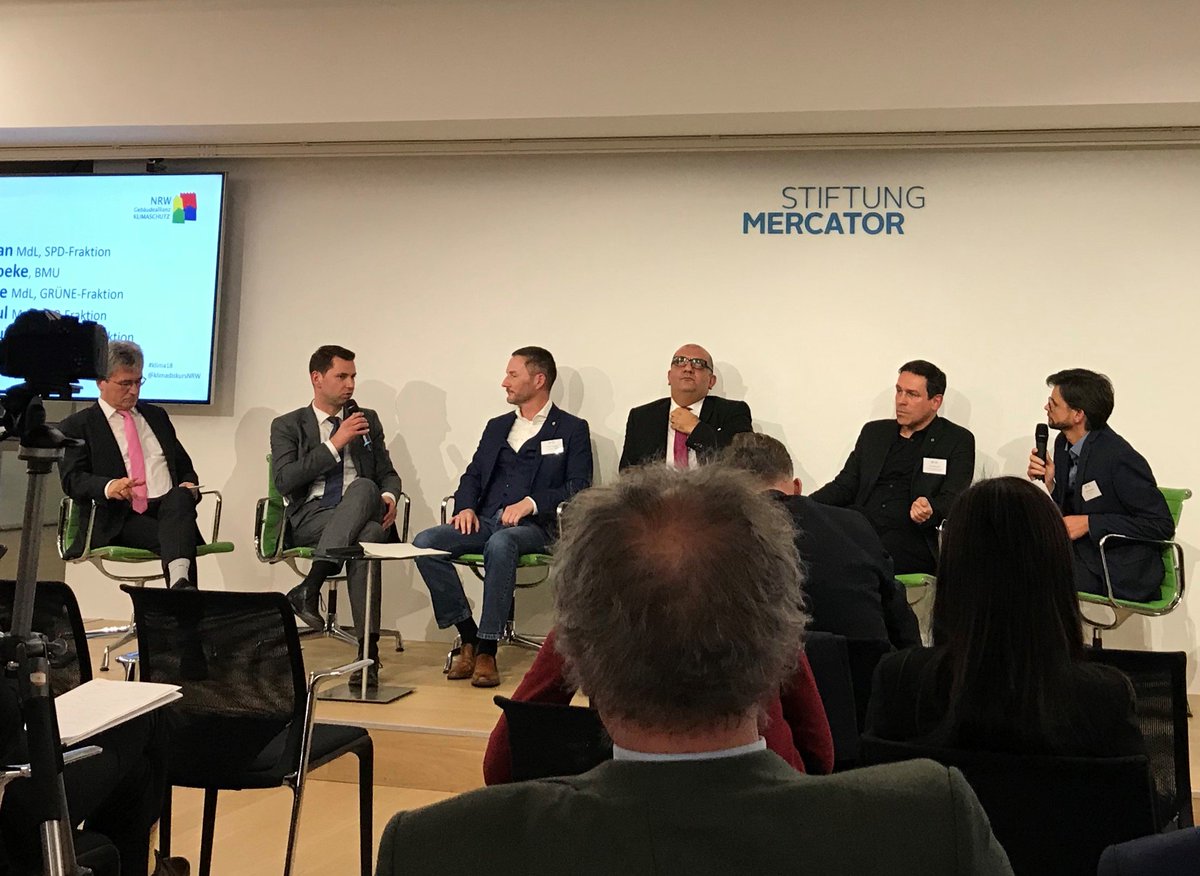 ecolearn's tweet photo. Entwurf des #GEG soll dieses Jahr noch kommen. Vereinfachung und starker Vollzug ja, aber habt Mut zu Zielen, die aus globaler Sicht sinnvoll sind! Unser Innovationspotential kann Lösungen finden, wie der kurze offene Diskurs heute gezeigt hat. #klima18 Mehr Wissen vernetzen! https://t.co/LzSVI8q2wK