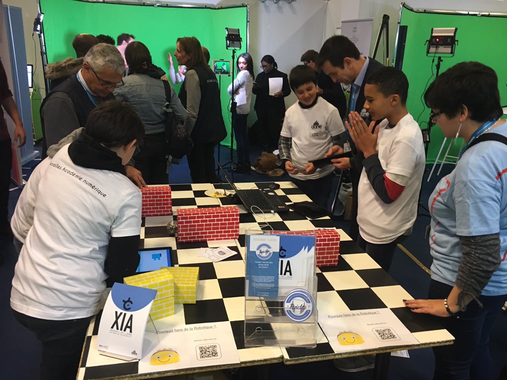 DANEVersailles's tweet image. La première journée de #EducatecTice sur le@site de l’académie de Versailles en qq images #ecolenumerique Venez nous retrouver demain, robotique, EMI, e-education, collectifs enseignants, gamification ... en plus il y aura une conférence en fin de journée avec @sbrunel