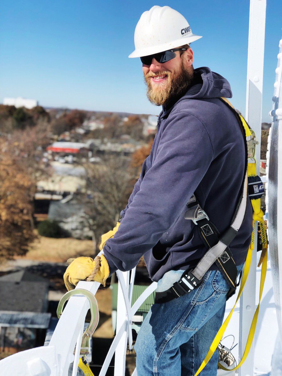 cwep_carthagemo's tweet image. Line crews spent the morning adding the finishing touches of Christmas to our beautiful town by lighting the historic CW&amp;amp;EP water tower!🎄

#publicpower #poweringourcommunity