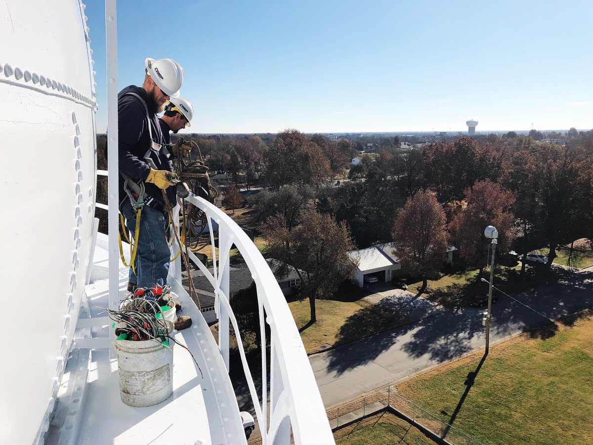 cwep_carthagemo's tweet image. Line crews spent the morning adding the finishing touches of Christmas to our beautiful town by lighting the historic CW&amp;amp;EP water tower!🎄

#publicpower #poweringourcommunity
