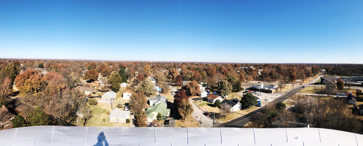 cwep_carthagemo's tweet image. Line crews spent the morning adding the finishing touches of Christmas to our beautiful town by lighting the historic CW&amp;amp;EP water tower!🎄

#publicpower #poweringourcommunity