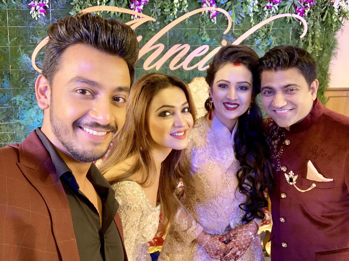bonysengupta's tweet photo. Wish you both a very Happy Married Life.. Cheers to #AshNeil wedding 🤗😃❤️🥂 @KoushaniMukher1 @happyfalaque13 @itsneilroy https://t.co/23NXXdl6ua