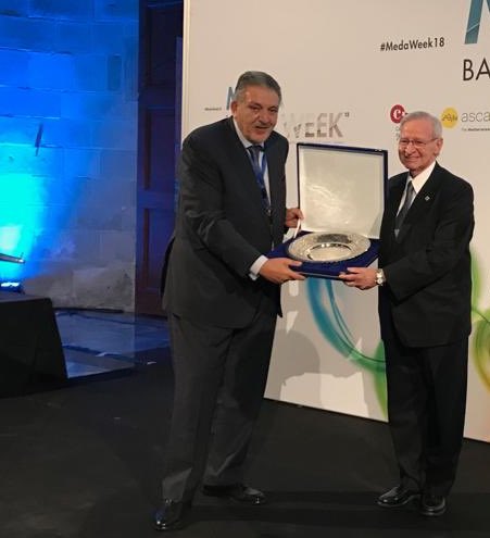 ascameorg's tweet photo. #MedaWeek17 | Gala Dinner | Miquel Valls (@cambrabcn): 
“Merci. Merci à vous tous. Nous devons continuer dans le développement de la Méditerranée. Je suis sûr que dans le futur, l’ASCAME sera toujours une grande organisation de la Méditerranée” https://t.co/xS2342AdmD