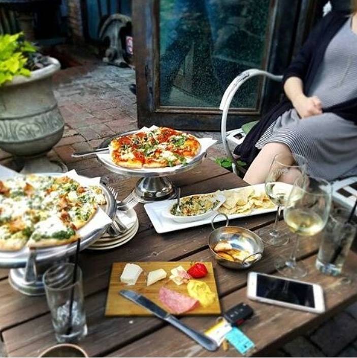 I hope this is enough to make you crave #pizza and a bottle of wine #afterwork. 😍
#happyhour 4pm-7pm
.
.
.Closed #ThanksGivingDay!! .
. $10 #pizzanight
#mushroom #goatcheese or #chorizopizza