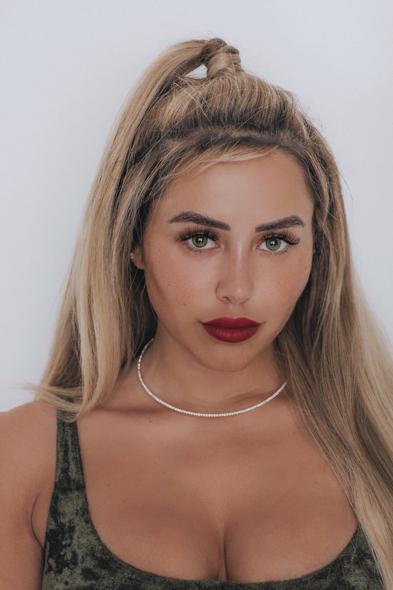 marnie's tweet image. My cosmetics brand @bothwayscm has started its Black Friday sale with some items 50% off including this stunning Rehab Lipstick! There’s some gorgeous pieces perfect for Christmas so make sure you check it out guys bothwayscosmetics.com 😘🌸